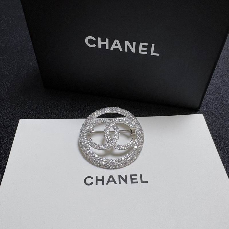 Chanel Brooch 05yxs97